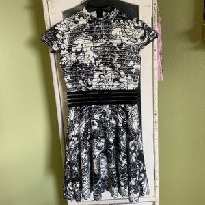 Beautiful Black and white mini dress! Perfect for any occasion.